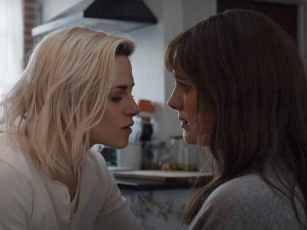 Trailer Film LGBT 'Happiest Season' Tampilkan Intrik Hubungan Kristen Steward dan Kekasih