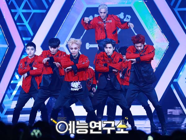 Lucunya Ekspresi Member EXO Saat Angkat Kai di Koreografi 'Monster'