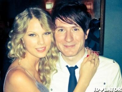 Adam Owl City Masih Ingin Berkolaborasi Dengan Taylor Swift