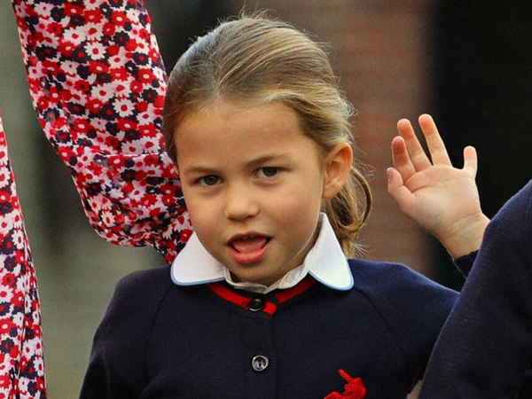 Gemasnya Putri Charlotte di Hari Pertama Bersekolah, Diantar Kate Middleton dan Pangeran William