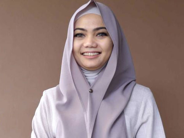 Respon Rina Nose Saat Netizen Hujat Dirinya yang Lepas Hijab