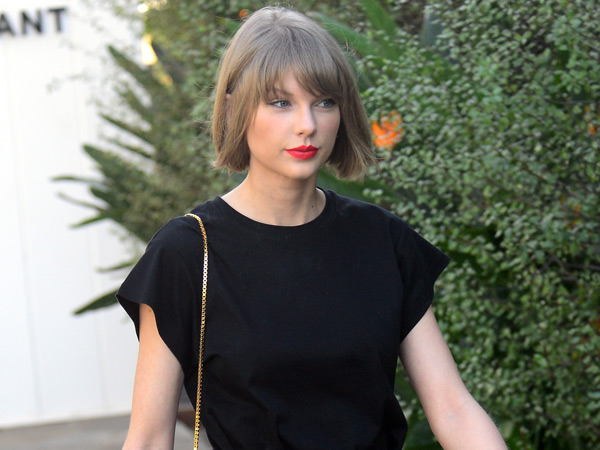 Dilecehkan Saat Acara ‘Meet and Greet’, Taylor Swift: “Aku Merasa Panik, Stres, dan Direndahkan”