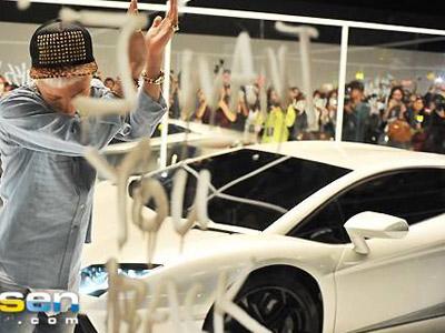 Syuting MV 'Who You', G-Dragon Pamer Lamborghini Mewah Miliknya!