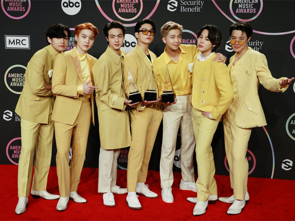 BTS Sapu Bersih 3 Piala di American Music Awards 2021