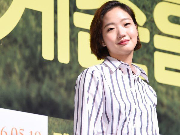 Kim Go Eun Ungkap Dirinya Pernah Ingin Lakukan Operasi Kelopak Mata?