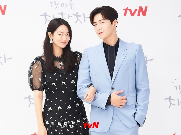 Dijuluki 'Dimple Couple' dengan Shin Min Ah, Ini Reaksi Kim Seon Ho