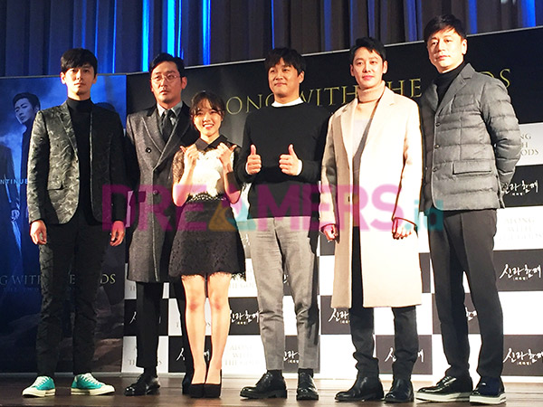 Trik Para Pemain Film 'Along with the Gods' Atasi Stres Selama Proses Syuting