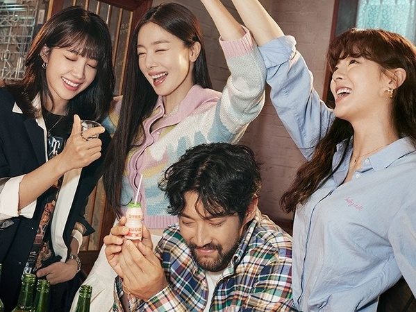 Siwon, Lee Sun Bin, Eunji dan Sunhwa Asik Minum di Poster 'Drunk City Woman'