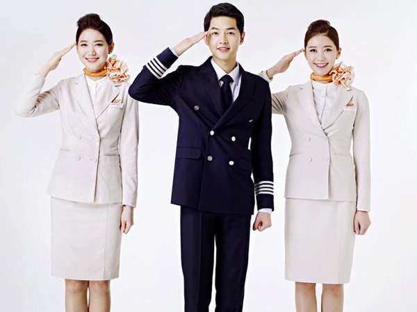 Setelah Tentara, Kini Song Joong Ki Jadi Pilot Tampan Maskapai Penerbangan!