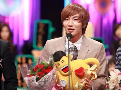 Leeteuk akan Segera Tinggalkan Acara Star King dan Strong Heart