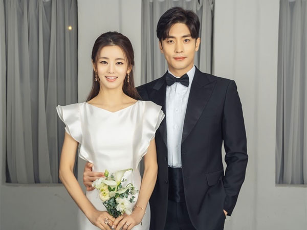 Foto-foto Pernikahan Sung Hoon dan Lee Ga Ryung untuk Drama Baru