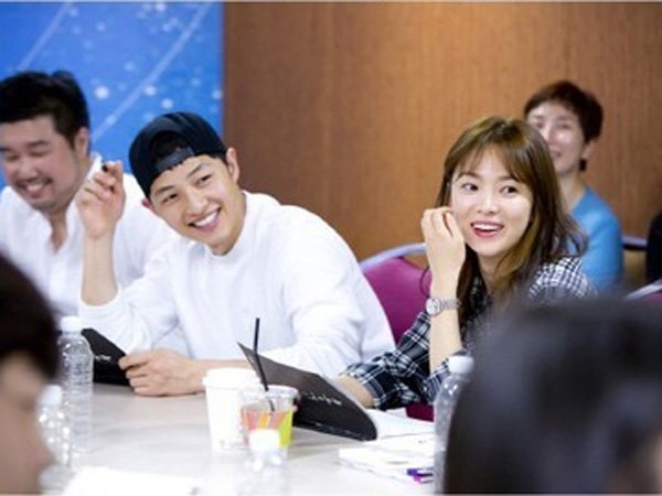 Intip Suasana Sesi Baca Skrip Drama Baru Song Joong Ki dan Song Hye Kyo