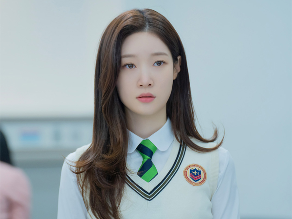 Jung Chaeyeon Alami Patah Tulang Selangka Saat Syuting Drama 'The Golden Spoon'