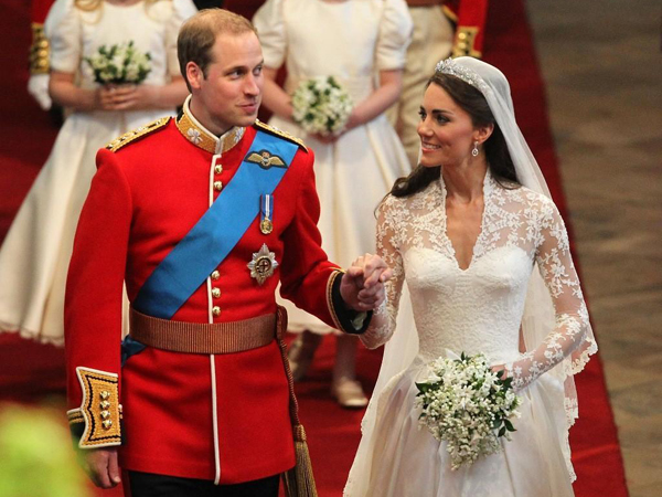 Wah, Sisa Kue Pernikahan Kate Middleton dan Pangeran William Dijual Jutaan Rupiah!