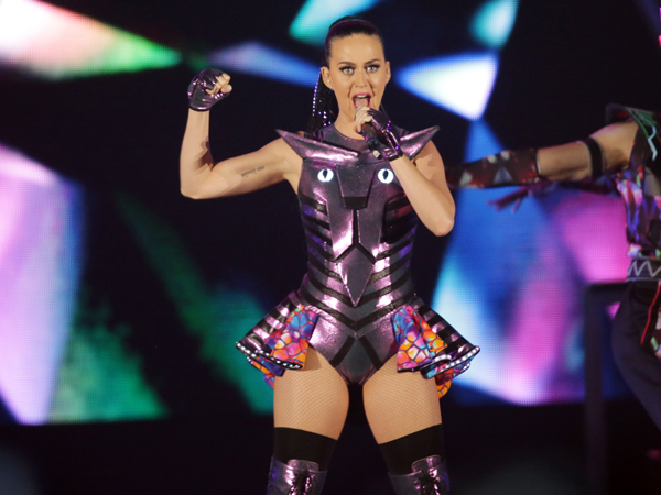 Polisi Filipina Gunakan Lagu Katy Perry untuk Bubarkan Demonstran Anti-APEC