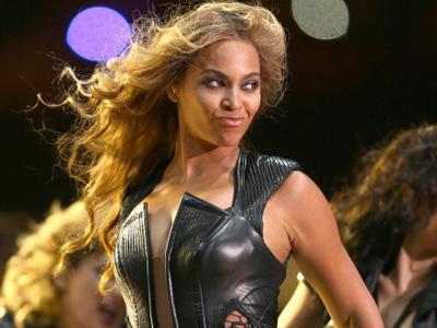Tampil Spektakuler di Super Bowl, Kostum Beyonce Tuai Kritik