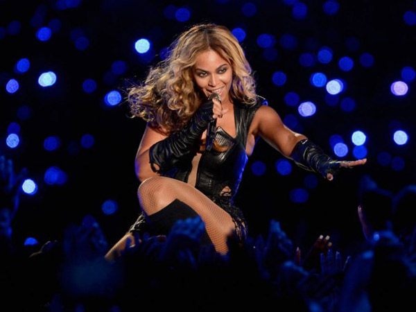 Telinga Kucurkan Darah Saat Manggung, Beyonce Tetap Tampil Profesional