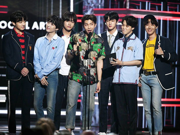 Congrats! BTS Kembali Sabet Penghargaan Top Social Artist di #BBMAs