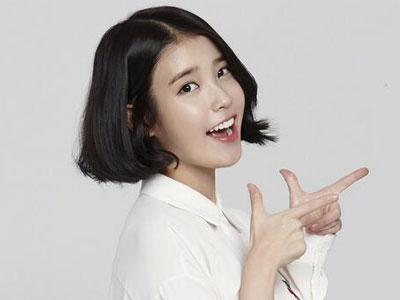 IU Tunjukkan Sisi 4D-nya Saat Gunakan Tas Berkaki Enam dalam 'Pretty Man'