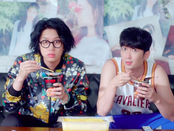 Kocak, Heechul Super Junior Jadi Fanboy Sejati Jung Chaeyeon di Video Musik ‘Ulsanbawi’