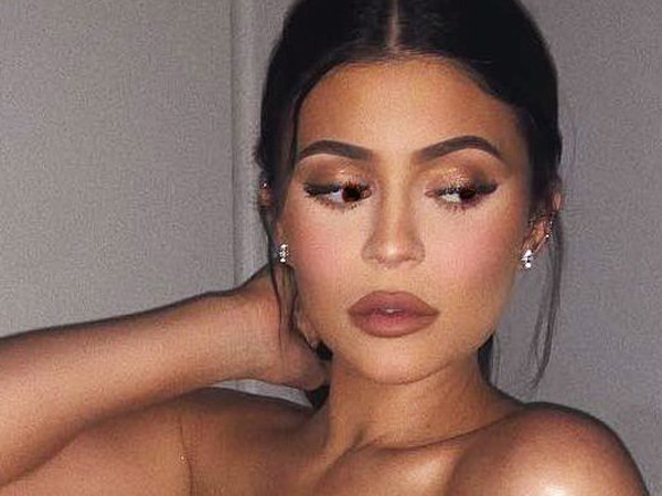 Jadi Cover Majalah Playboy, Kylie Jenner Posting Foto Telanjang