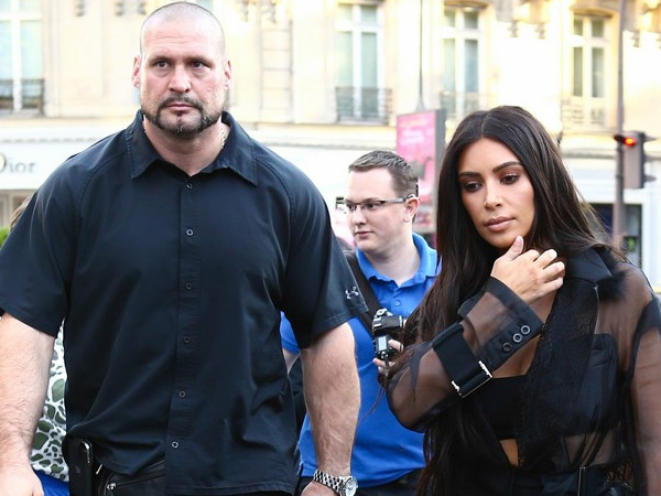 Dicurigai Terlibat, Pengawal Setia Kim Kardashian Dipecat Pasca Insiden Perampokan di Paris?