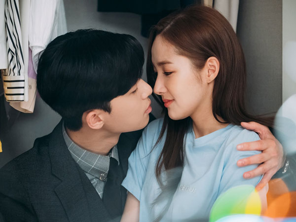 Park Seo Joon dan Park Min Young Memulai Hubungan Rahasia di Drama 'Secretary Kim'