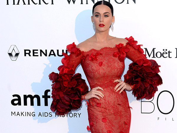Berikan Isyarat, Katy Perry akan Konser Tahun Depan?