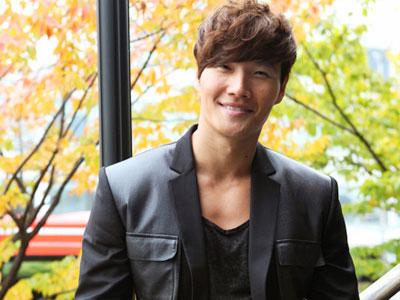 Kim Jong Kook Tak Kenakan Celana Saat Syuting Running Man?