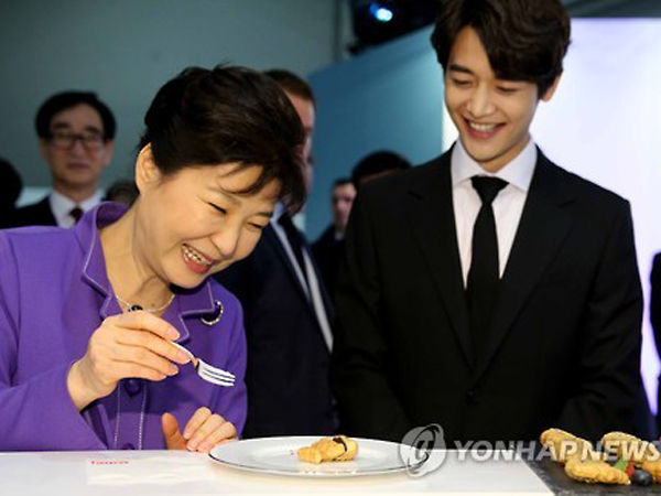 Berkunjung Ke Perancis, Presiden Park Geun Hye Didampingi Minho SHINee