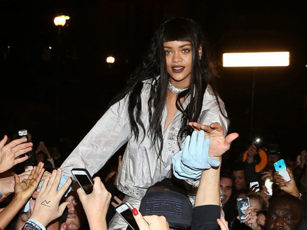 Wah, Rihanna Ajak Penggemar Syuting Video Musik Bareng di Menara Eiffel!