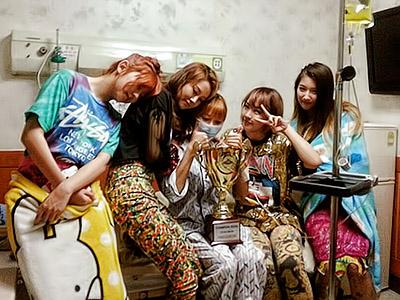 Raih Piala 'Show Champion', Member 4Minute Temui HyunA di Rumah Sakit