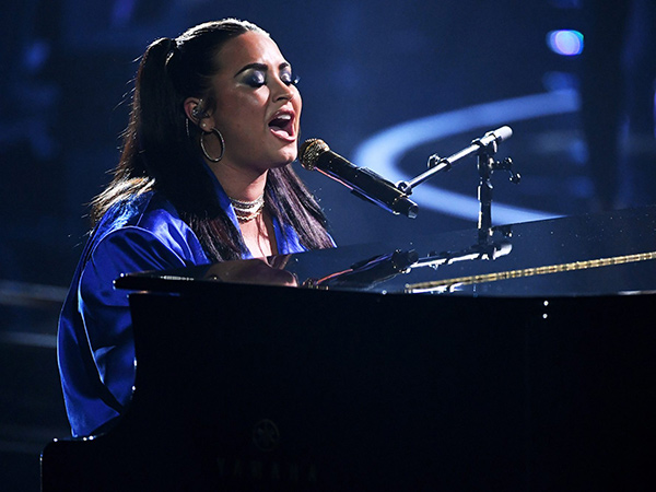 Demi Lovato Nyanyikan Lagu untuk Donald Trump di Billboard Music Awards 2020