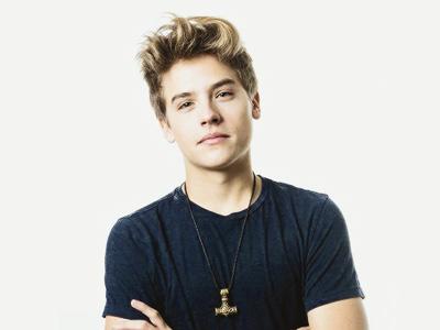 Pajang Foto Tanpa Busana, Mantan Artis Disney Dylan Sprouse Hebohkan Dunia Maya!