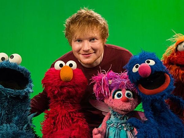 Gemasnya Saat Ed Sheeran Tampil Bareng Para Boneka 'Sesame Street'