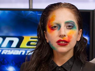 Wow, Lady Gaga Pakai Baju Michael Jackson Saat Rekaman Album 'Artpop'!