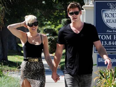 Banyak Masalah, Miley Cyrus dan Liam Hemsworth Tunda Pernikahan