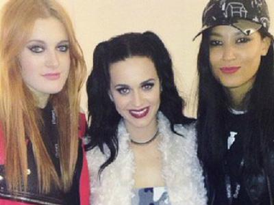 Icona Pop Gabung dengan Katy Perry di 'Prismatic World Tour 2014'!