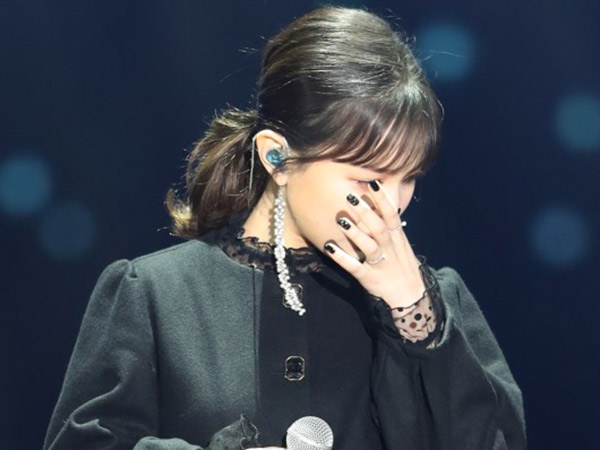 Lee Hi Nangis Nyanyikan Lagu Ciptaan Jonghyun SHINee di Panggung Spesial #GDA2018