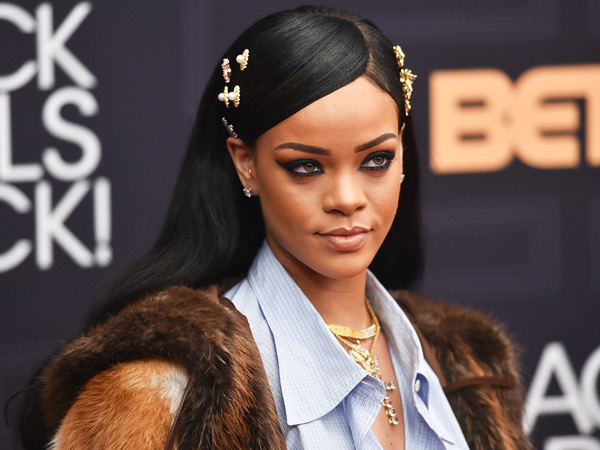 Mantan Penari Latarnya Menghilang, Rihanna Panik dan Minta Bantuan Lewat Instagram