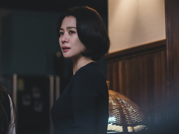 Kim Hyun Joo Jadi Istri Politisi yang Penuh Rahasia di Drama 'Trolley'