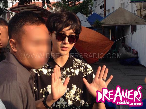 Pemotretan di Jakarta, Yesung Super Junior Asyik Jajan Bakso di Pasar!
