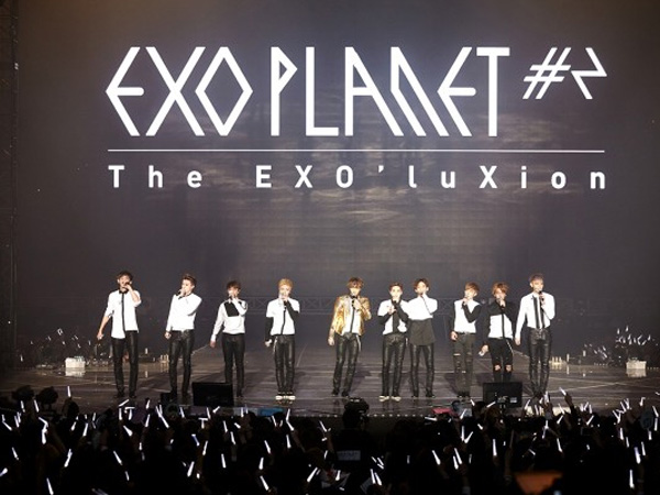 EXO Ungkap Keseruan di Balik Adegan Ganti Baju di Atas Panggung Saat Konser