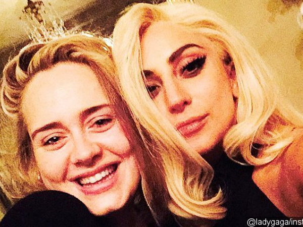 Wah, Lady GaGa Bocorkan Akan Kolaborasi Bareng Adele Lewat Selfie!
