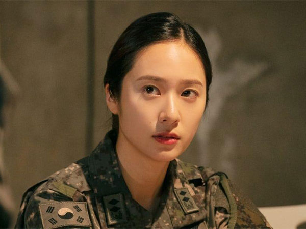 Krystal f(x) Ungkap Latihan Ketat untuk Peran Tentara di Drama 'Search'