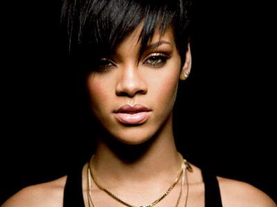 Kebanyakan Dugem, Rihanna Jatuh Sakit