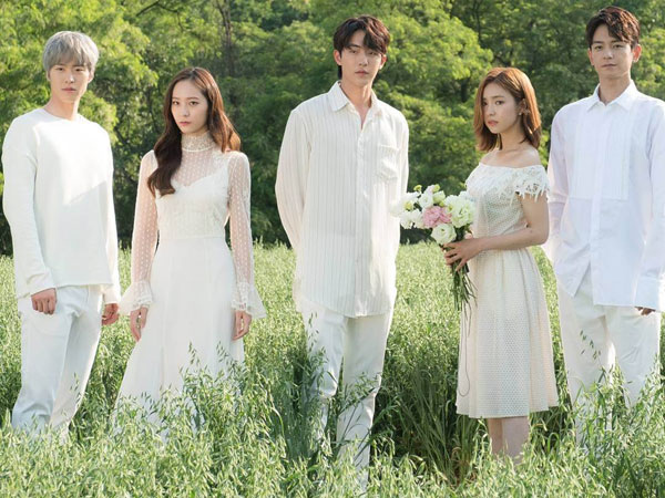 Visual Sempurna Pemain 'Bride of the Water God' di Foto Teaser Bak Negeri Dongeng