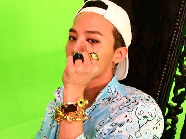 Wah, Ternyata G-Dragon Pencetus Gaya 'Finger Heart' Sejak 20 Tahun Lalu?