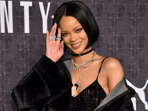 Terkenang Mantan Pacar, Rihanna Larang Asisten Pakai Parfum