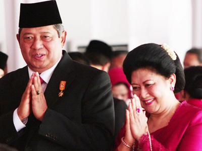 Nonton Habibie & Ainun, SBY dan Ibu Ani Menitikan Air Mata